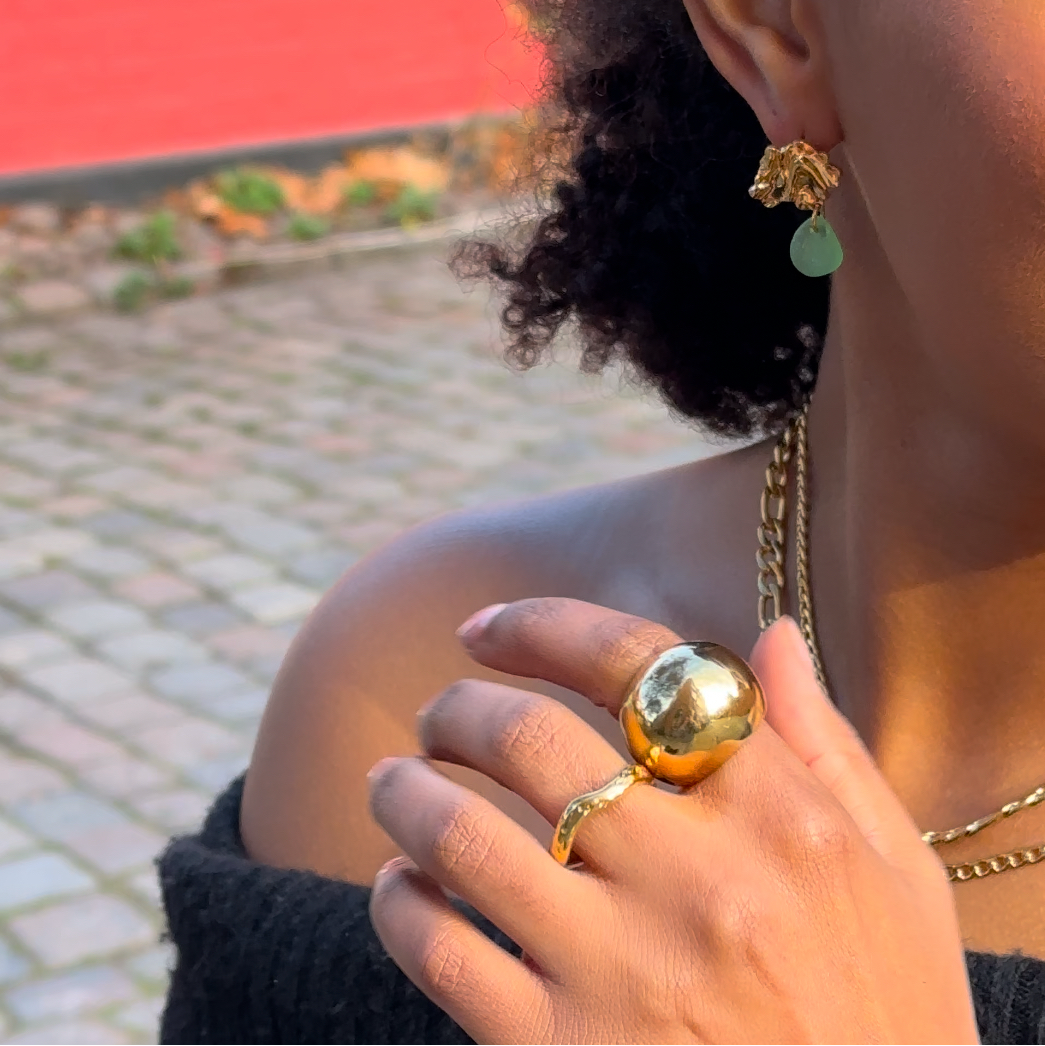 Elevate elegant ring
