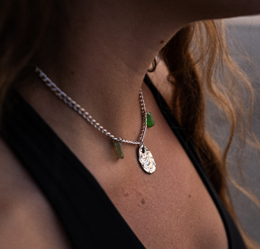 Fragments green necklace